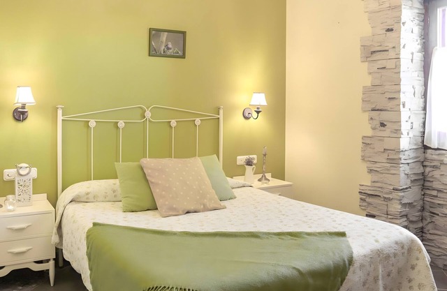 Room 'Doble 5' with Mountain View, Private Garden and Wi-Fi