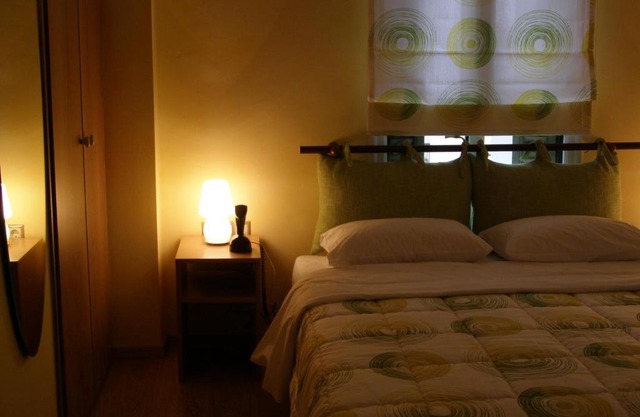 Room "honeybee" in a neoclassical house