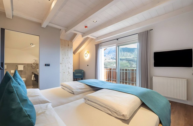 Room 'Suite 1' with Mountain View, Wi-Fi and Air Conditioning