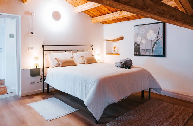 Room 'With a View of the Village' with Wi-Fi and Air Conditioning