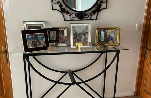 Room with private bathroom. Excellent location steps from the beach.