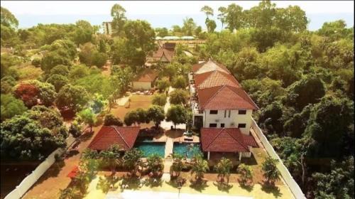 ROOMS at CET Resort with Pool, Padel, Tennis