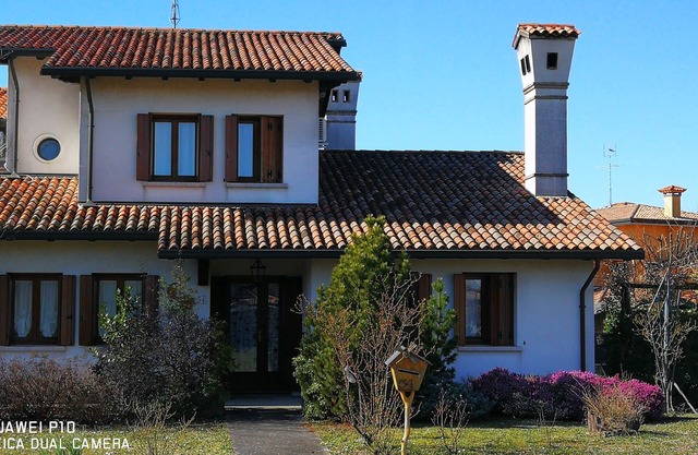 Rooms in a typical residence in the green in the province of Venice