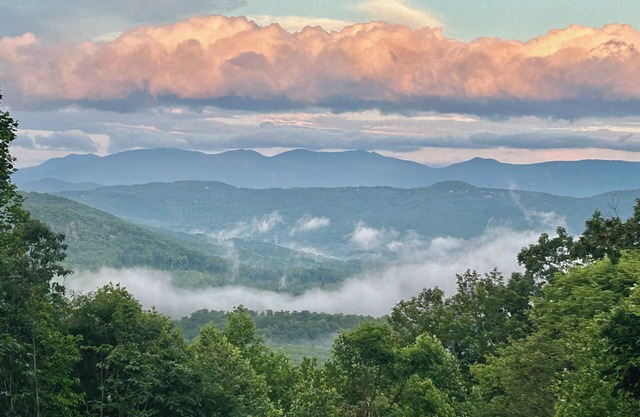 "Rooms with a View" newly renovated rustic modern home with stunning BRM views