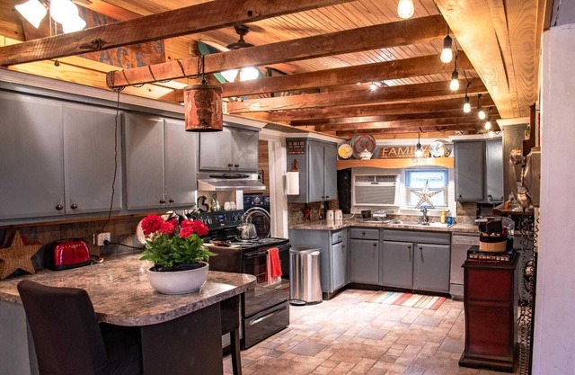 Rooster's Roost of Bells Cove