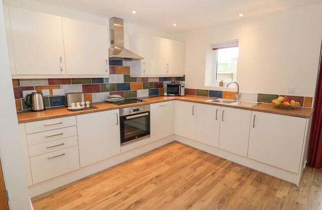 ROSE COTTAGE, family friendly, with a garden in Welford-On-Avon