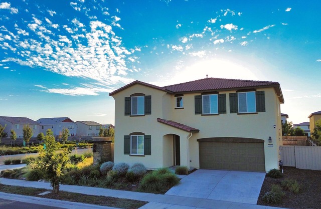 Roseville 5-Beds 3-Baths Family-Friendly Gem