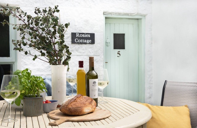 Rosie's Cottage is just a brief walk from the renowned harbourside of Mousehole and its charming atm
