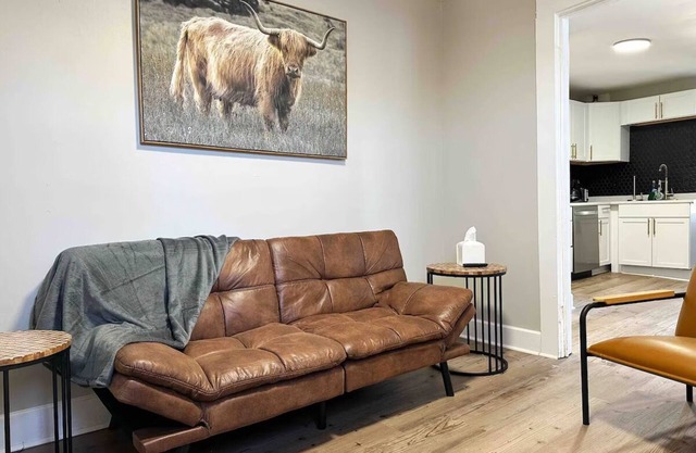 Rotherwood Roost/2BR/1BA Apartment near UE