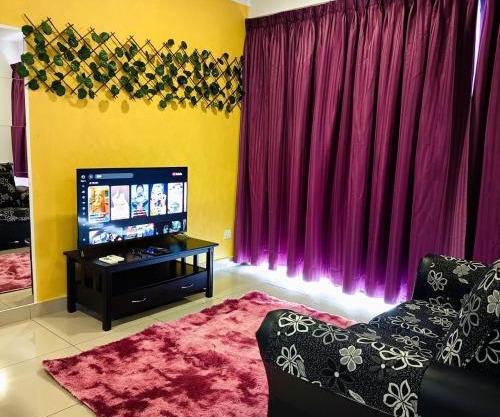 Rothschild's Orchid SuiteTrefoil by The Cozy Haven