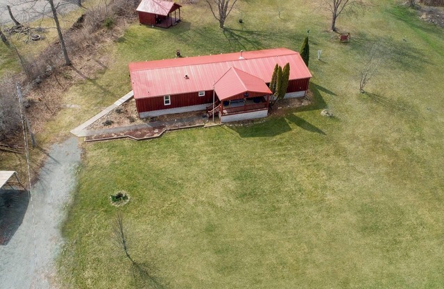 Ruby Retreat-Located above Waneta Lake in the Finger Lakes Region