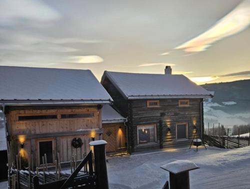 Rudland Gård - Unik gårdsovernatting i stabbur fra 1750