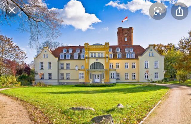 Ruhig & Idyllisch - Schloss Lelkendorf - Maisonette-Apartment Ulrichshusen mit Dachterrrasse, Mecklenburger Seenplatte mit Dachterrasse, Nähe Ostsee