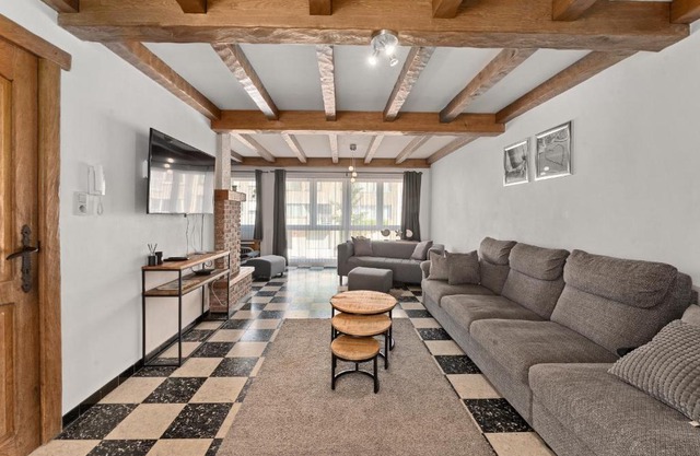 Ruime woning 10p met zonnige tuin & nabij strand