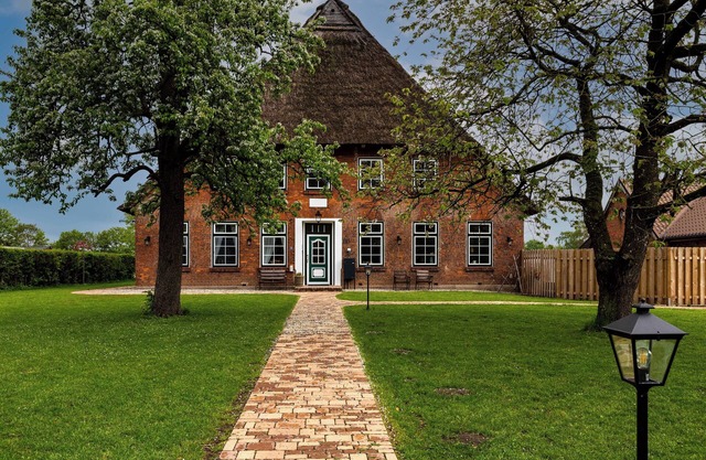 Rural charm, modern living under thatch in an old farmhouse for up to 5 pers