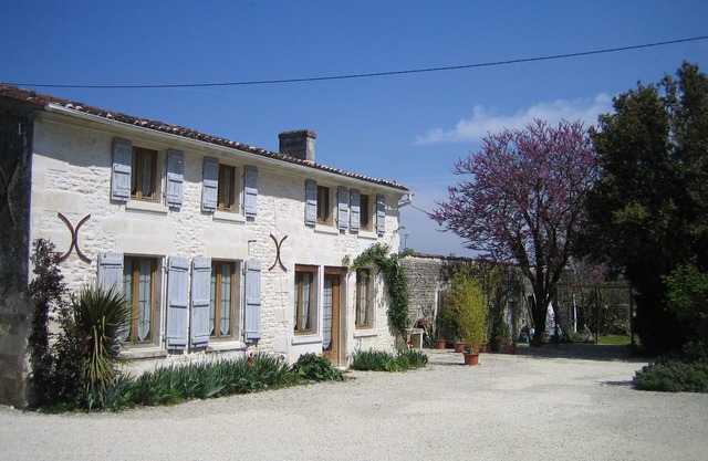 Rural cottage near Saintes