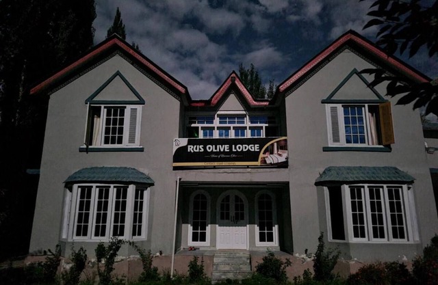 Rus Olive Lodge