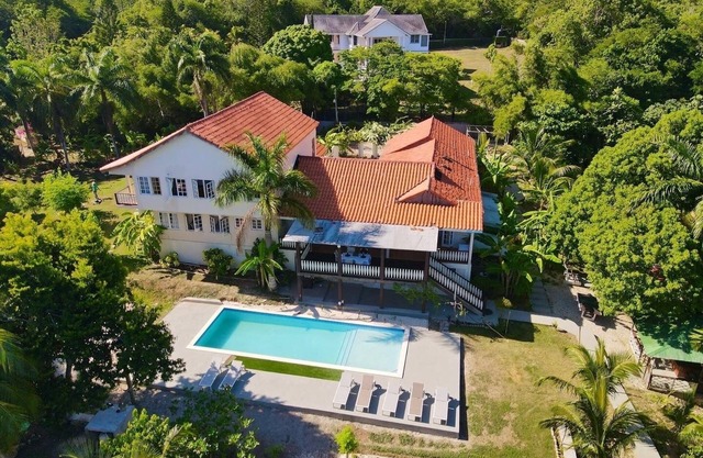 Russell Villas Garden House, i accommodation, Authentic Island vibe, Gated