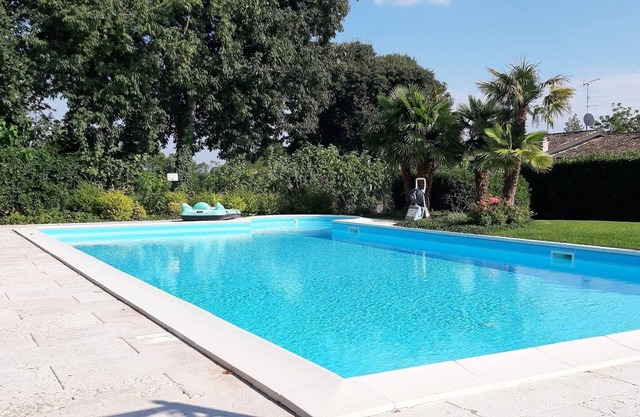 Rustic 2 Bedroom Apartment Near Lake Garda With Swimming Pool