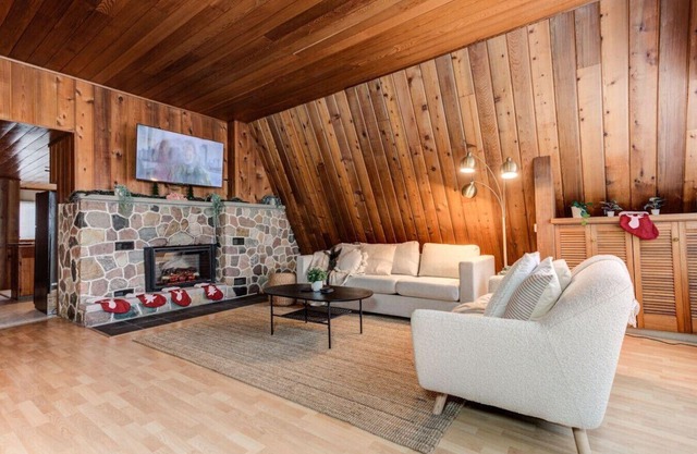 Rustic A-Frame | Hot Tub | Fire pit | Pool Table