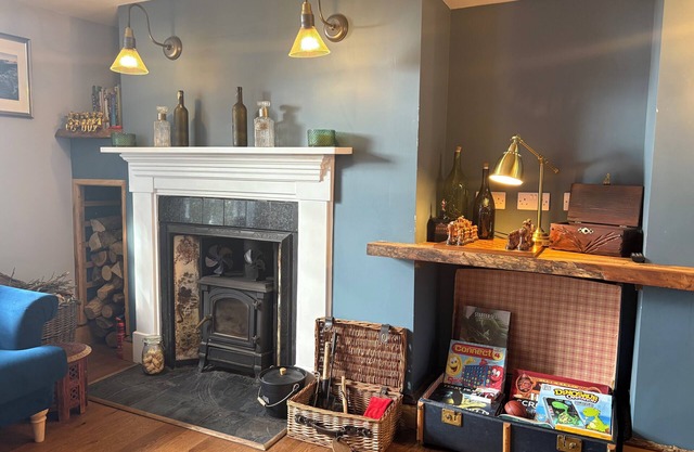 Rustic and Quirky Comfortable Cottage with Hot Tub