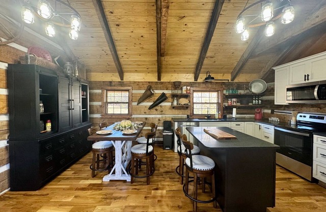 Rustic cabin newly remodeled just 15 minutes from downtown Winston Salem.