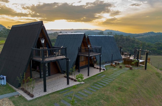 Rustic chalet with hot tub, beautiful view and breakfast in Serra Negra