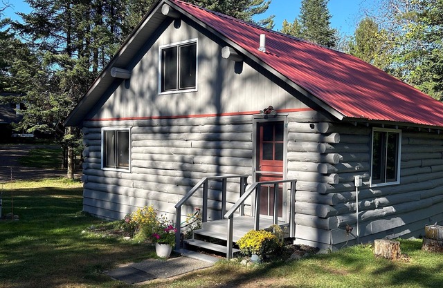 Rustic Clam formally known as "Lakeview".A Cozy Log Cabin Getaway