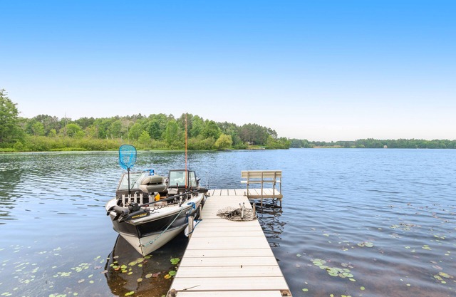 Rustic dog-friendly cabin on Grand Portage Lake with lake views, firepit, WiFi