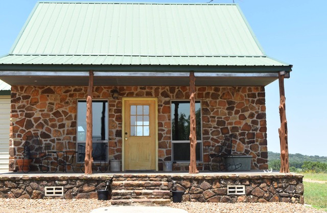 Rustic Loyal Valley Private Guesthouse with Peace & Serenity Views