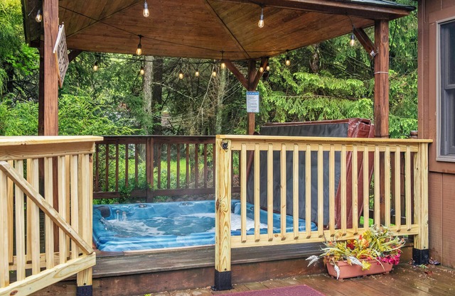 Rustic Lux Escape, Lake, Hot Tub, Arcade, Game Lounge