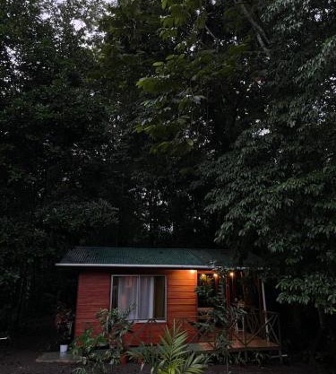 Rustic mountain cottage near La Fortuna