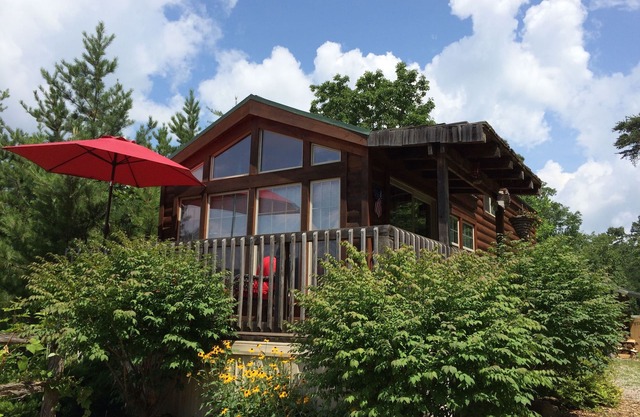 Rustic Mountain Retreat – Breathtaking Views, Private Hot Tub & Grill.