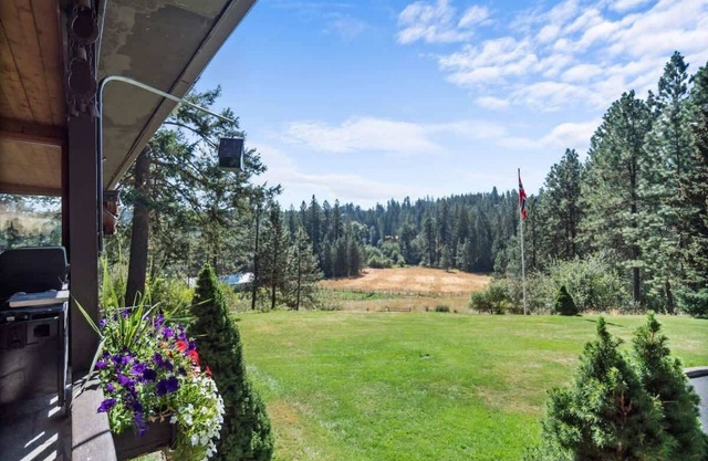 Rustic Private Farmhouse on the Little Spokane Riv