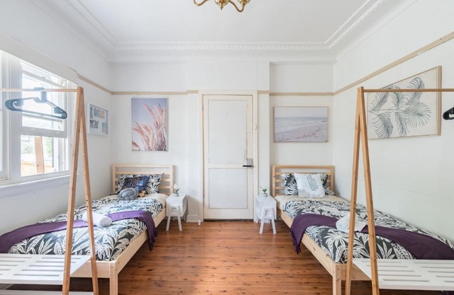 Rustic Private Room in Waterfront Beach Retreat 1 - SHAREHOUSE