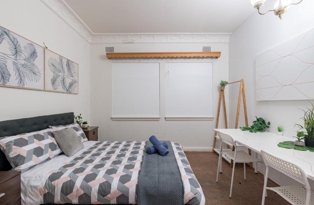 Rustic Private Room in Waterfront Beach Retreat 3 - SHAREHOUSE