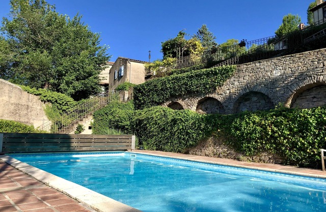 Rustic simplicity, comfort, sublime views and spectacular pool!