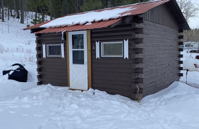 Rustic Small Cabin in the Black Hills of Wy. Snowmobile right out the drive!
