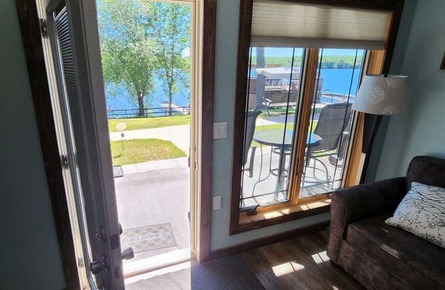 Rustic Suite on the Lake: Cozy Comfort with Unmatched Sunrises.