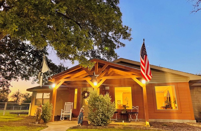 Rustic Texas Getaway Private 2-Suite Hacienda Near Eagle Mountain Lake