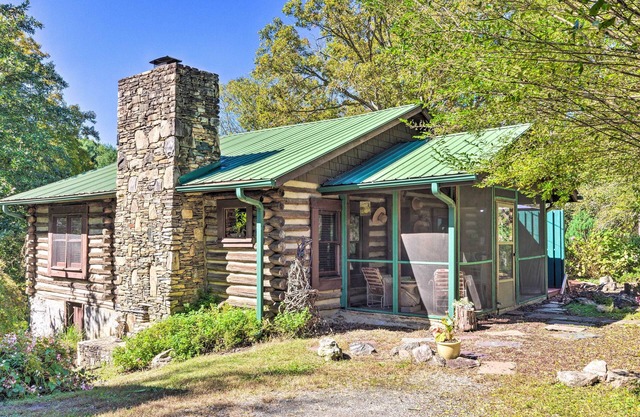 Rustic-Yet-Cozy Cabin w/Patio, 12 Mi to Asheville