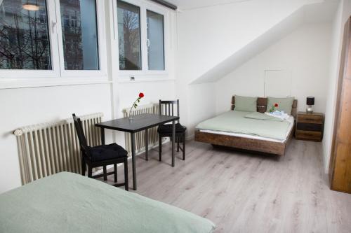 RUSTICO INN - SIMPLE ROOMS - OLMA Messen & Autobahn 1 Min, HSG 6 Min, Spital 7min, günstige Parkplätze