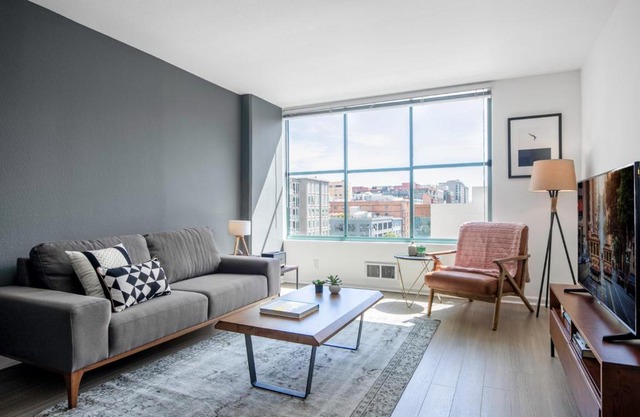 S Beach 1BR w Gym Pool Sauna nr SF Bay SFO-136