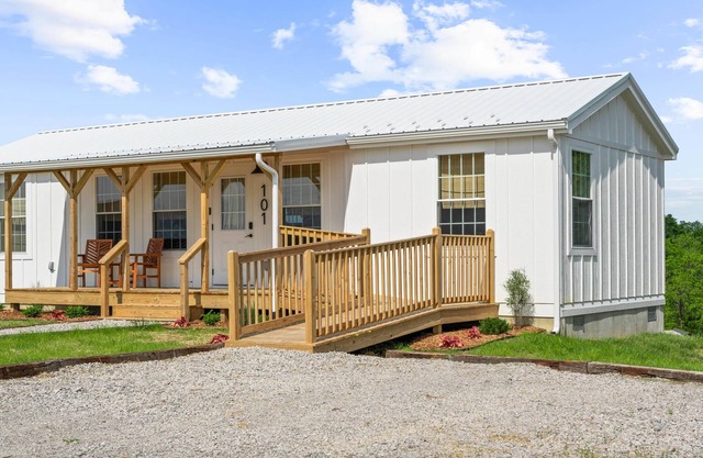 Safari Lodge - 5 Minutes to Ark: Sleeps 6