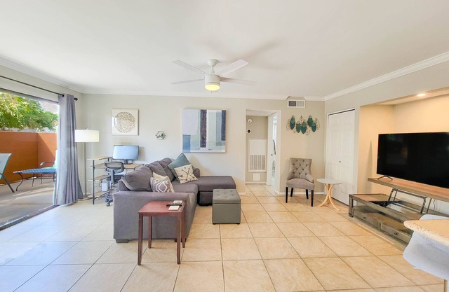 Safe, Cozy and Comfortable Ground Floor Private Condo Minutes from Old Town