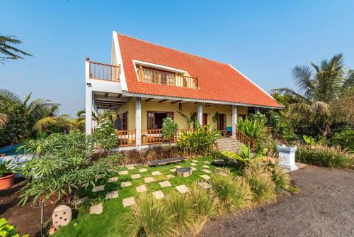 SaffronStays Happy Fields, Pune - luxury farmstay with farm to table food