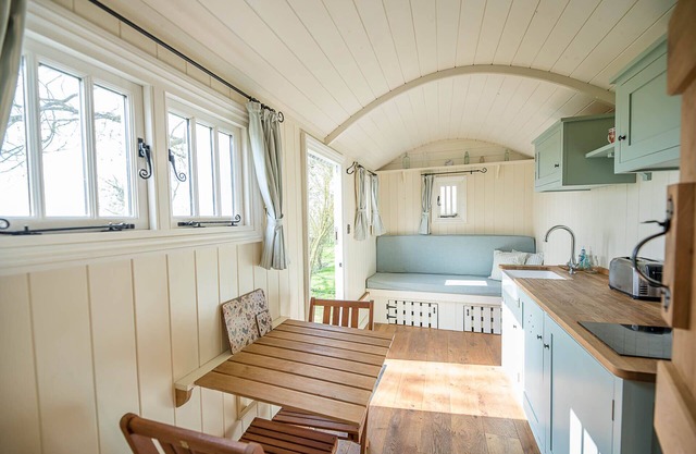 Sage Shepherds Hut, Boundary Farm Cottages