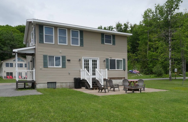 Sailor’s Rest - Old Forge - Adirondack- Lakefront Camp!