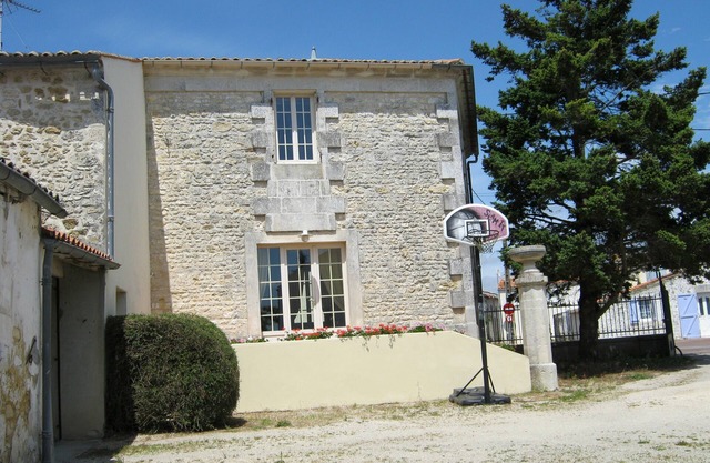 Saint-Just-Luzac -Charente Maritime Gîte - Self Catering Rental for 5 people