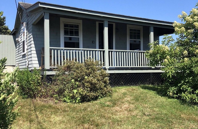 Sakonnet Point water view cottage with 8 minute walk to idyllic private beach .
